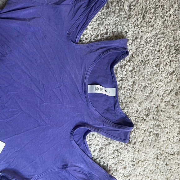 LULULEMON SHOULDER CUT OUT YOGA 
T SHIRT SIZE 4 NWT - Picture 3 of 9